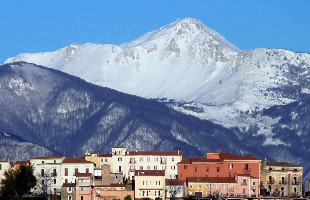 Gallinaro: Centro Storico, sullo sfondo M. Forcellone by italocaira