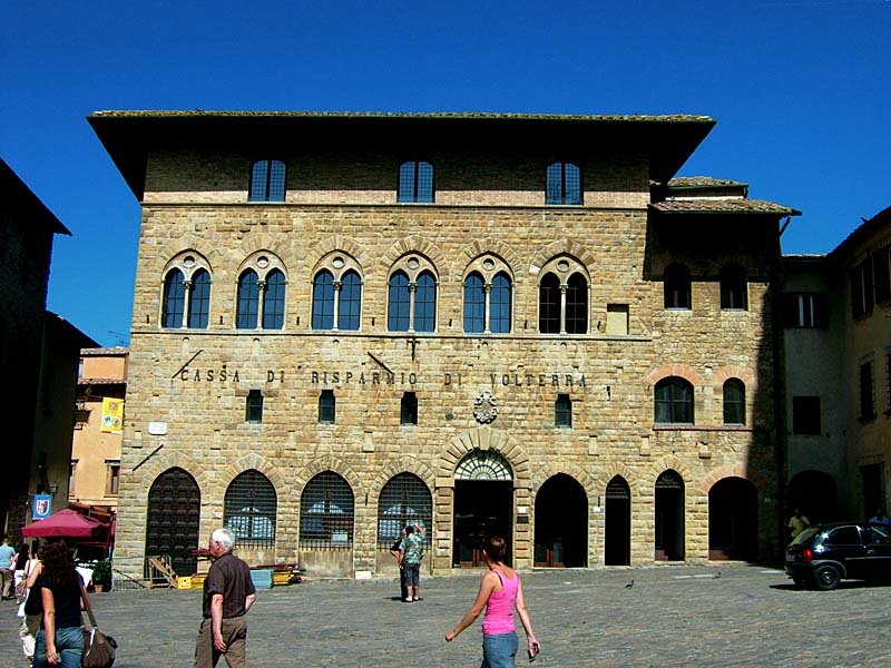 Volterra - Casa di risparmio di Volterra by Komlósy Mária