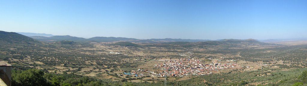 Panoramica Fuenlabrada de los Montes desde el Morro by Luis Miguel Cano