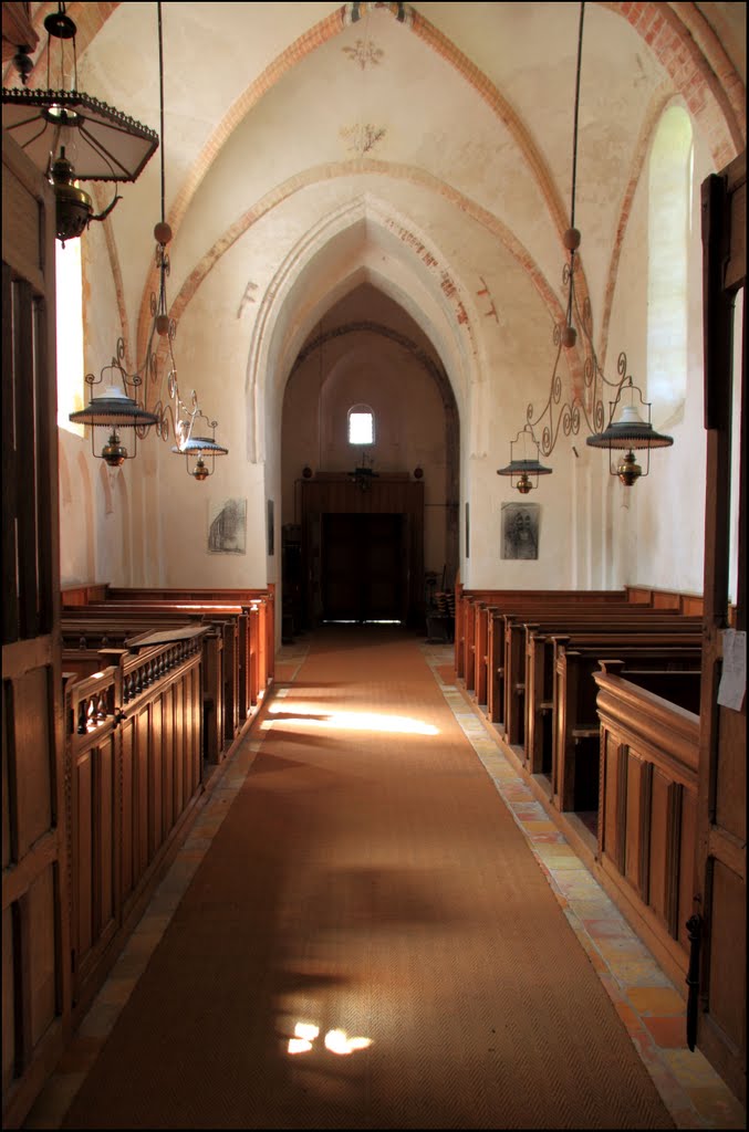 Krewerd: Interieur Hervormde kerk richting het Westen by © Dennis Wubs