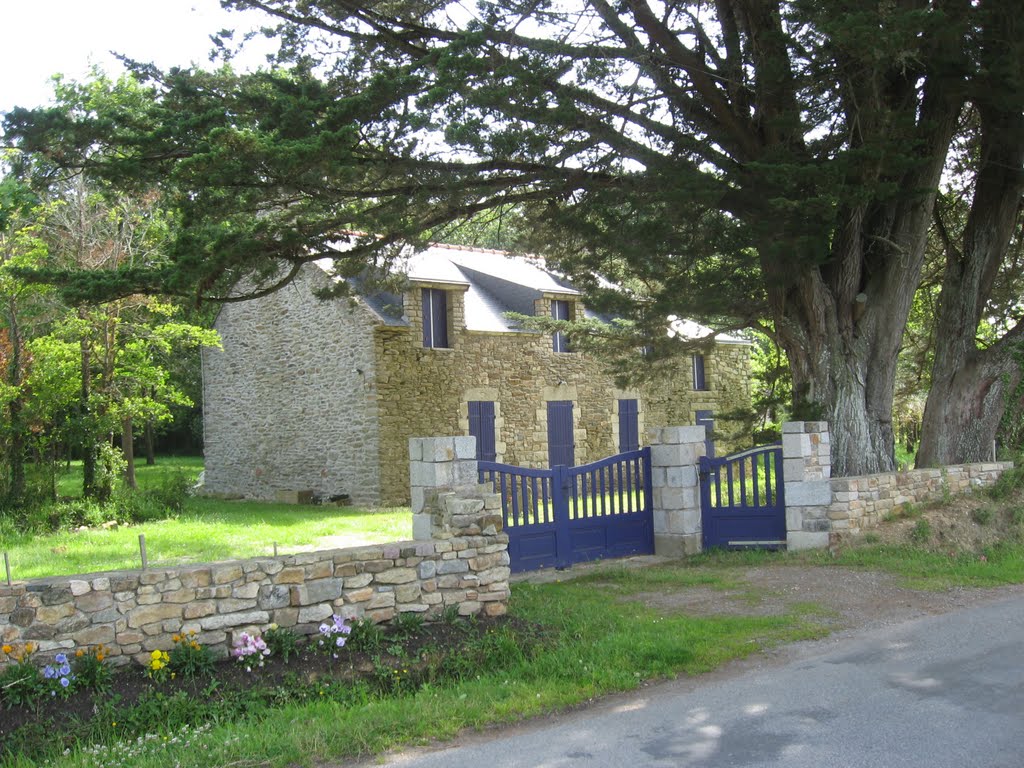 Maison Au Tour Du Parc by grothendieck