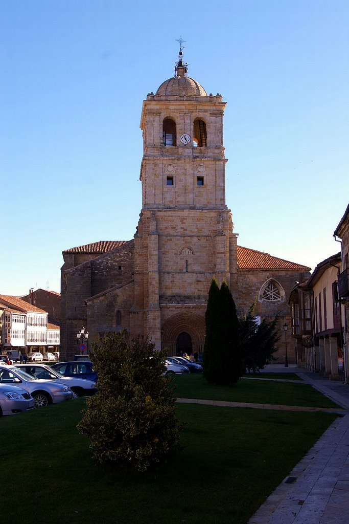 Colegiata de San Miguel, Aguilar de Campoó, Palencia by Antonio Alba