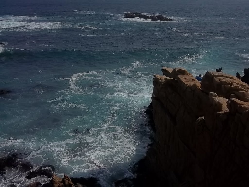 El mar en la Cueva del Pirata by José Pedro Martínez