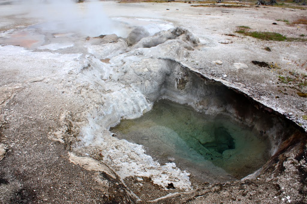 Avoca Spring, Biscuit Basin, Yellowstone | DyeClan.com by dyeclan.com