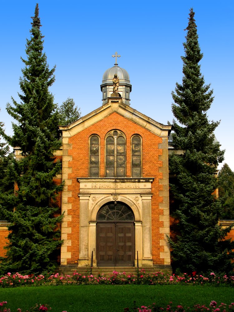 Friedhofskapelle im Südfriedhof (Gera, Deutschland) by Patrick Berthold