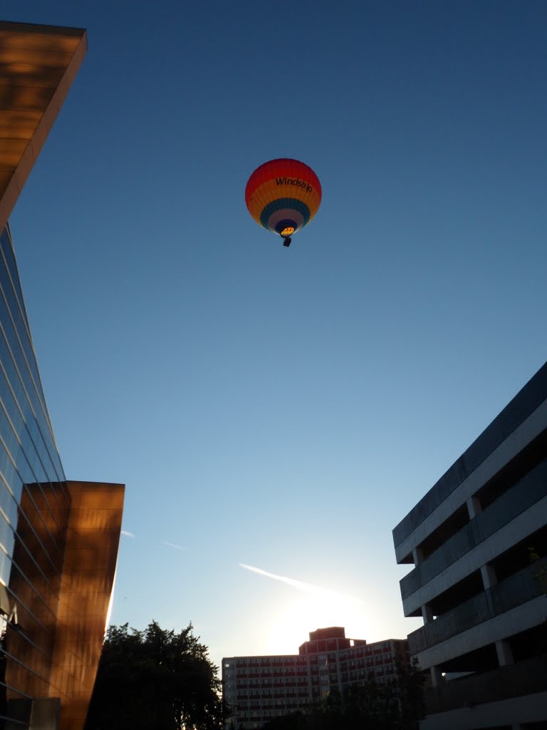 Balloon Sky by Helio Queiroz