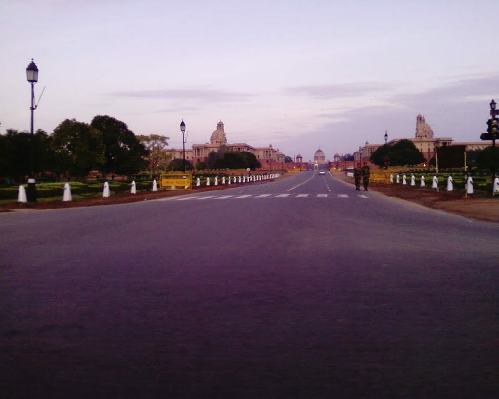 Rajpath leading to Rashtrapati Bhavan by Venugopal, new delhi