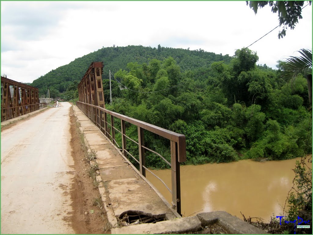 Cầu Cẩm Đàn - Quốc lộ 31 đoạn qua Cẩm Đàn, Sơn Động, Bắc Giang by Earth_Walker