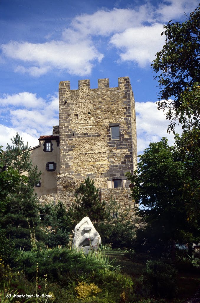 63 Montaigut-le-Blanc - Donjon by H. Rebours