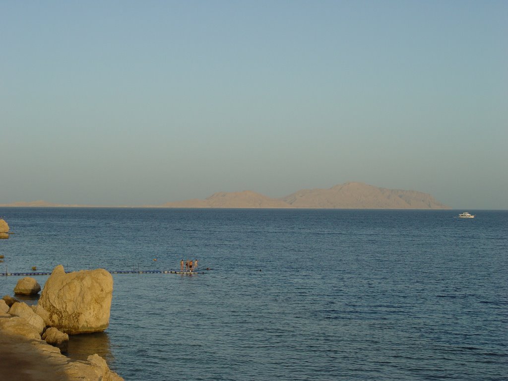 Tiran Island from Coral Bay by Loris Franchi