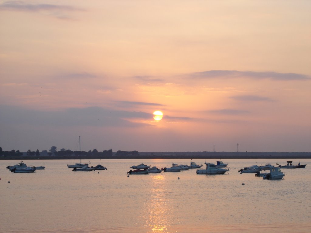 Atardecer en el Club Marítimo by José Antonio Fernández