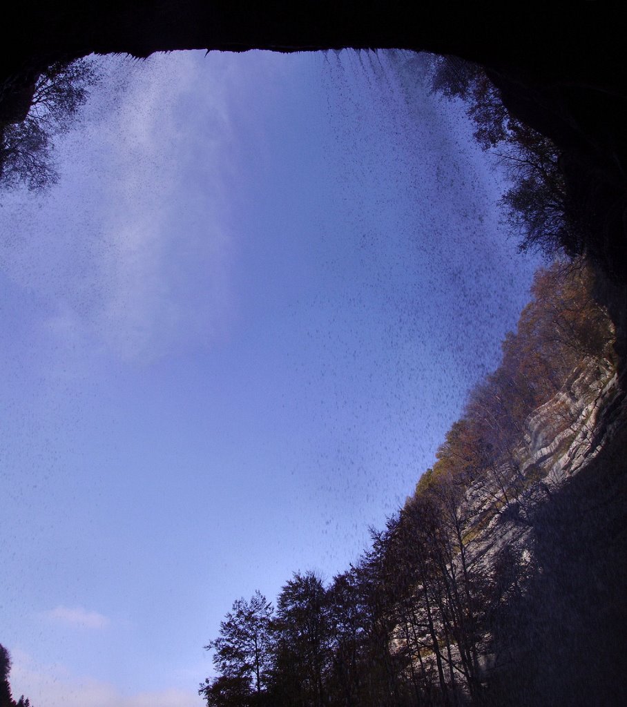 Cascades du Hérisson, sous la chute d'eau by Jean-François RAFFIN