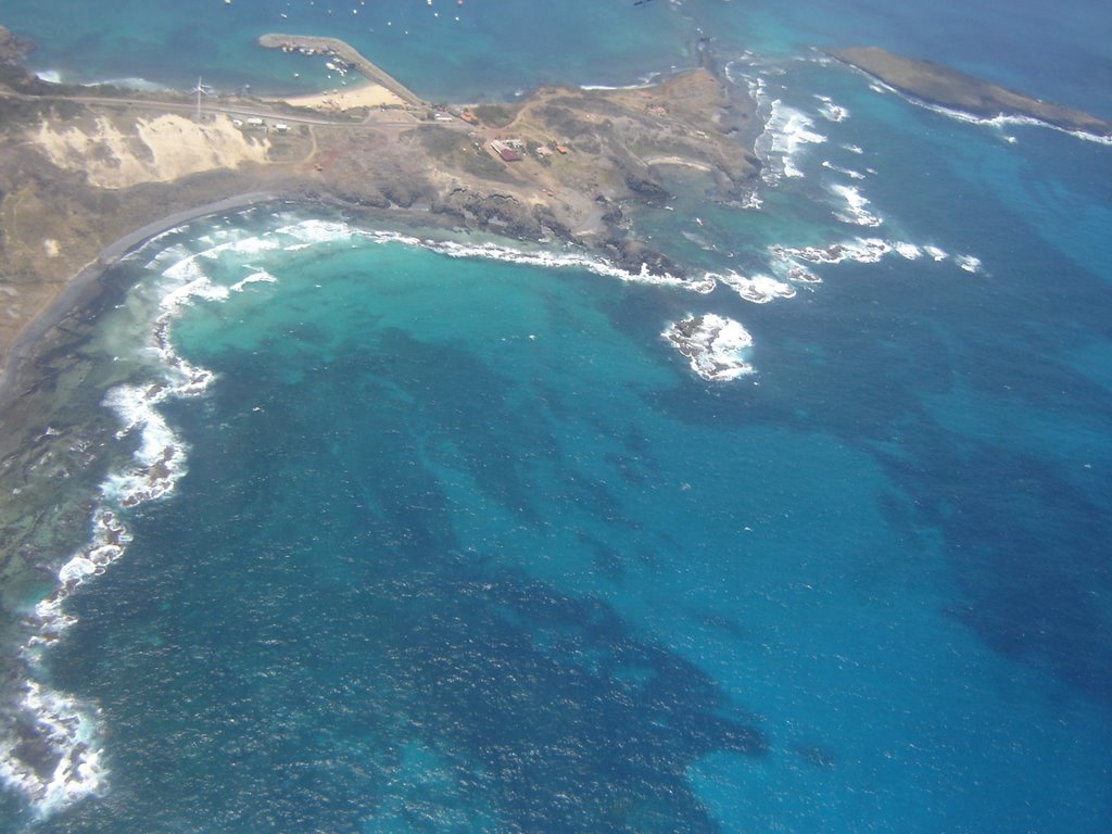 Fernando de Noronha - Vista Aérea Enseada da Caieira by mr.meireles