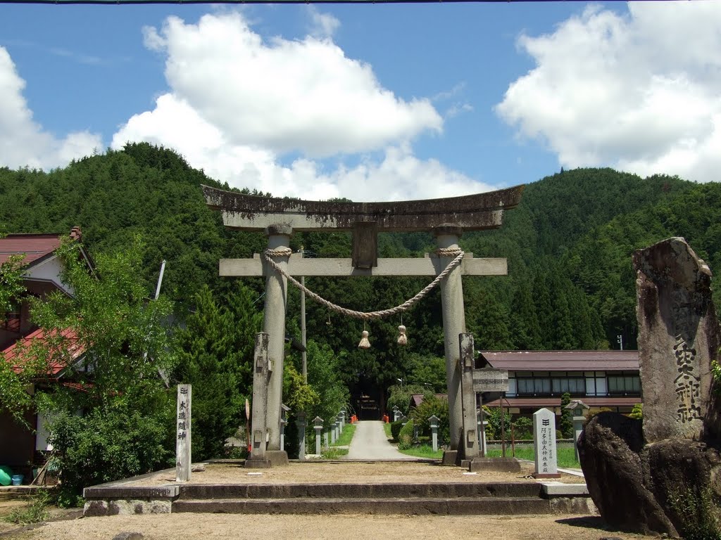 阿多由太神社 by jogunata