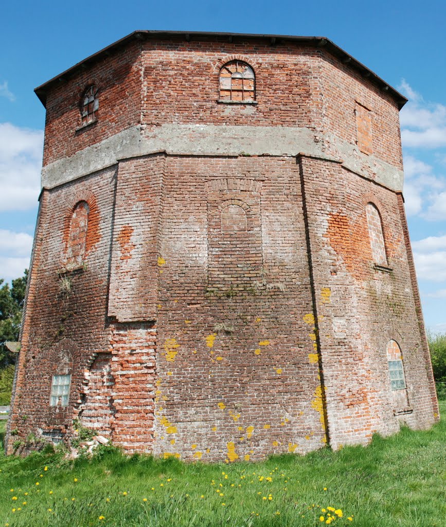 Nur der Turm der Windmühle Köhlen ist noch erhalten by vp_hmbg-PRO PANORAMIO