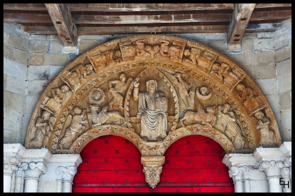 Le fronton de l'église Saint-André by Emmanuel HINCELIN