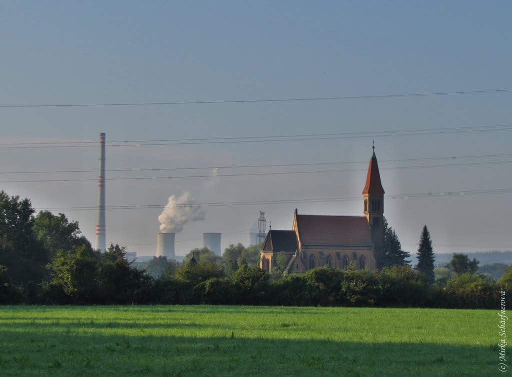 Evangelický kostel v Trnávce a chladící věže tepelné elektrárny Chvaletice by Mirka Schärfnerová