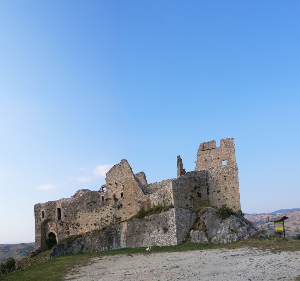 Castropignano - Castello by Pierluigi Vitarelli