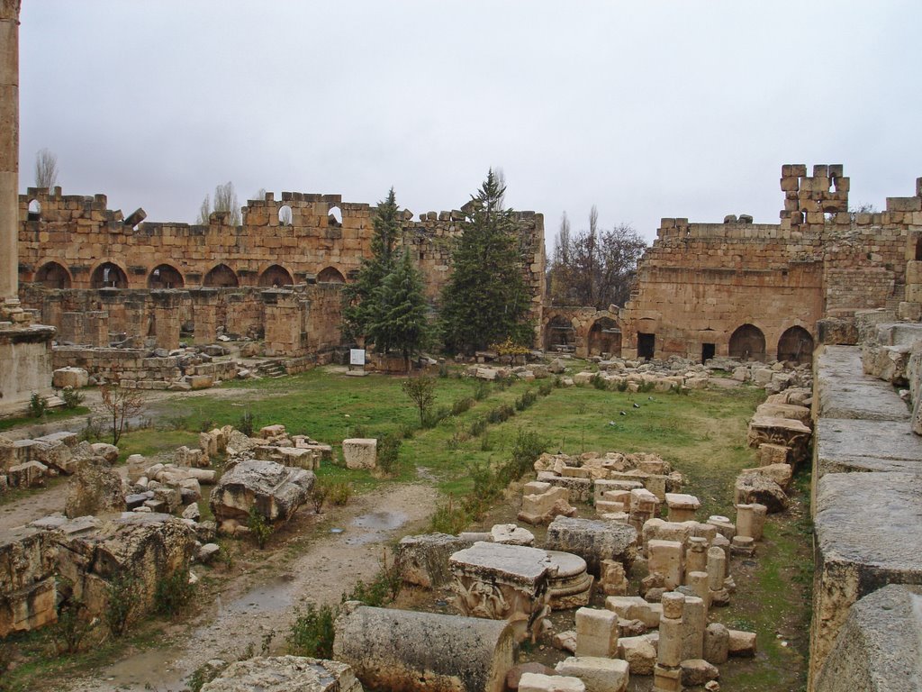 Baalbek. Dic. 2004 by A Z   Italia