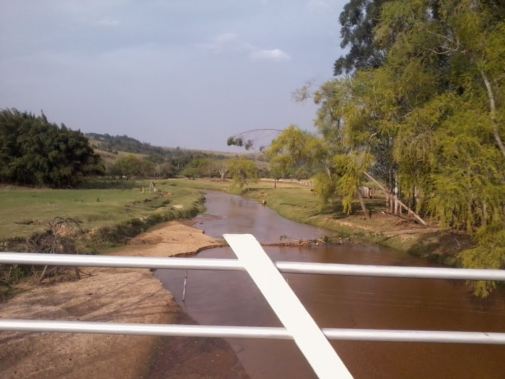 Rio Arenoso - Tiburcio Jau by Luis Tiburcio-Jaú sp