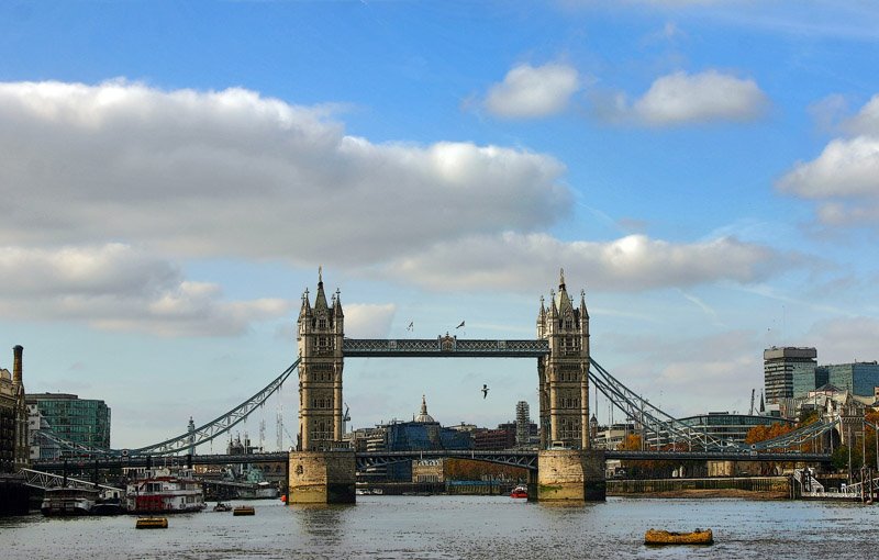 Tower Bridge by Helena Angulo Zambra…