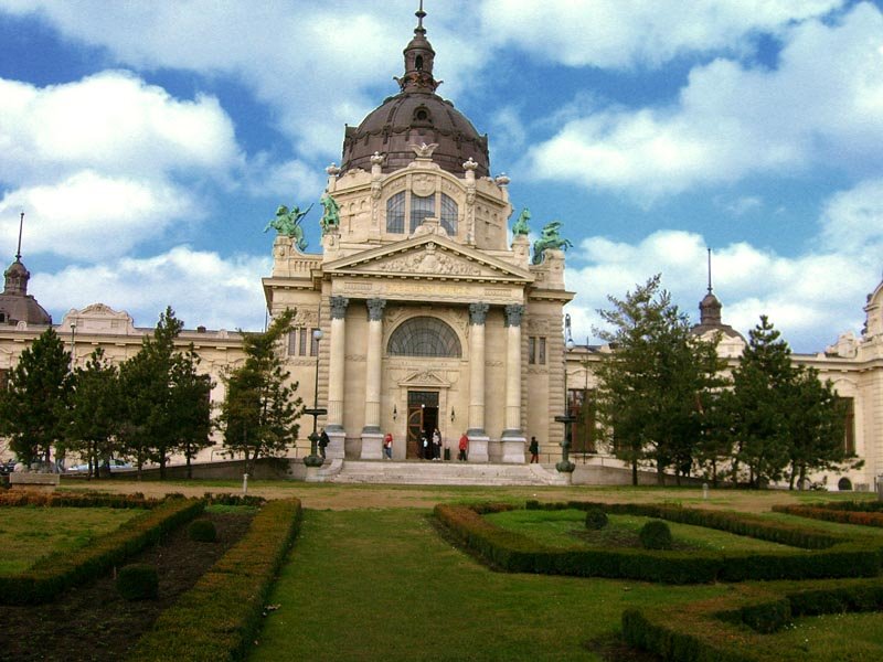 Budapest - Széchenyi fürdő by Komlósy Mária