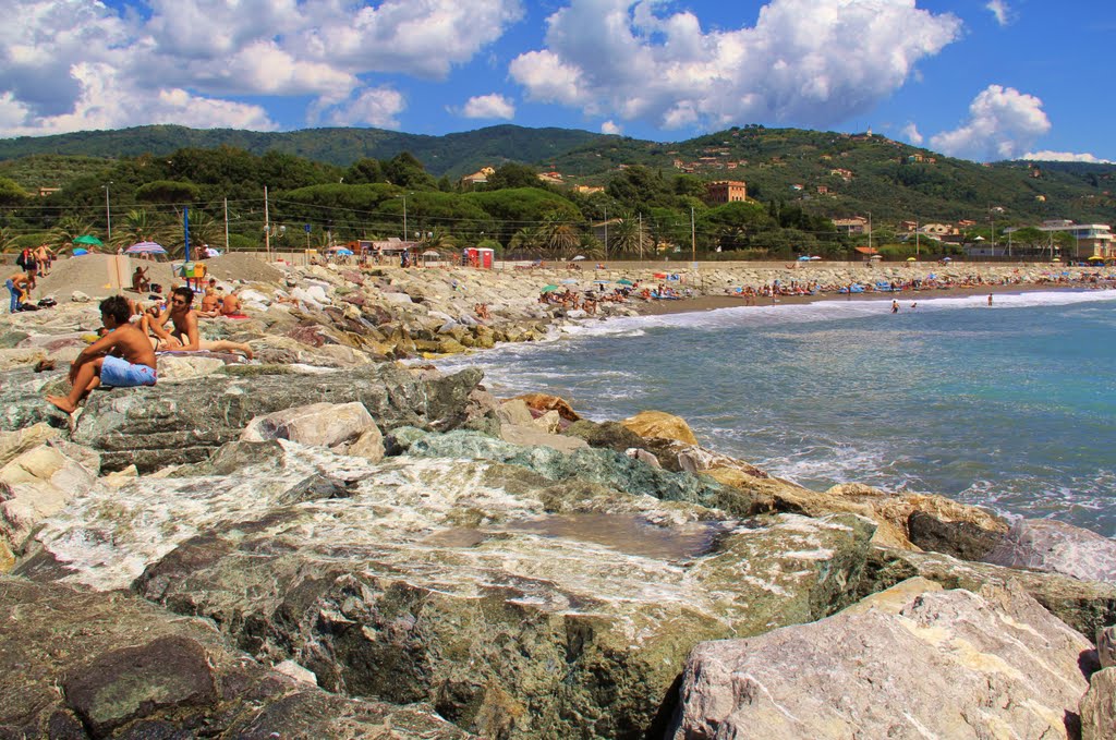 Spiaggia di Lavagna - GE by alfonso minoli