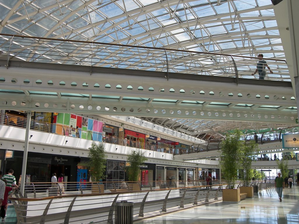 Vasco de Gama shopping mall: internal view 2 by marco baldari