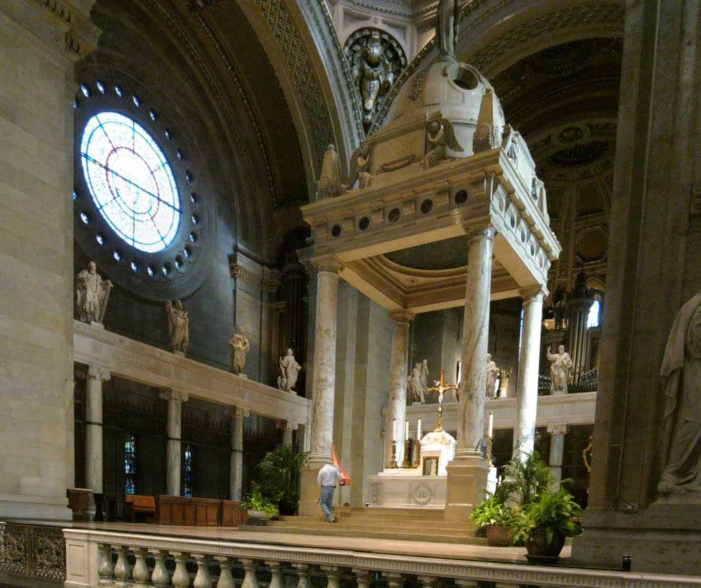 Sanctuary, Basilica of St. Mary by eribanez