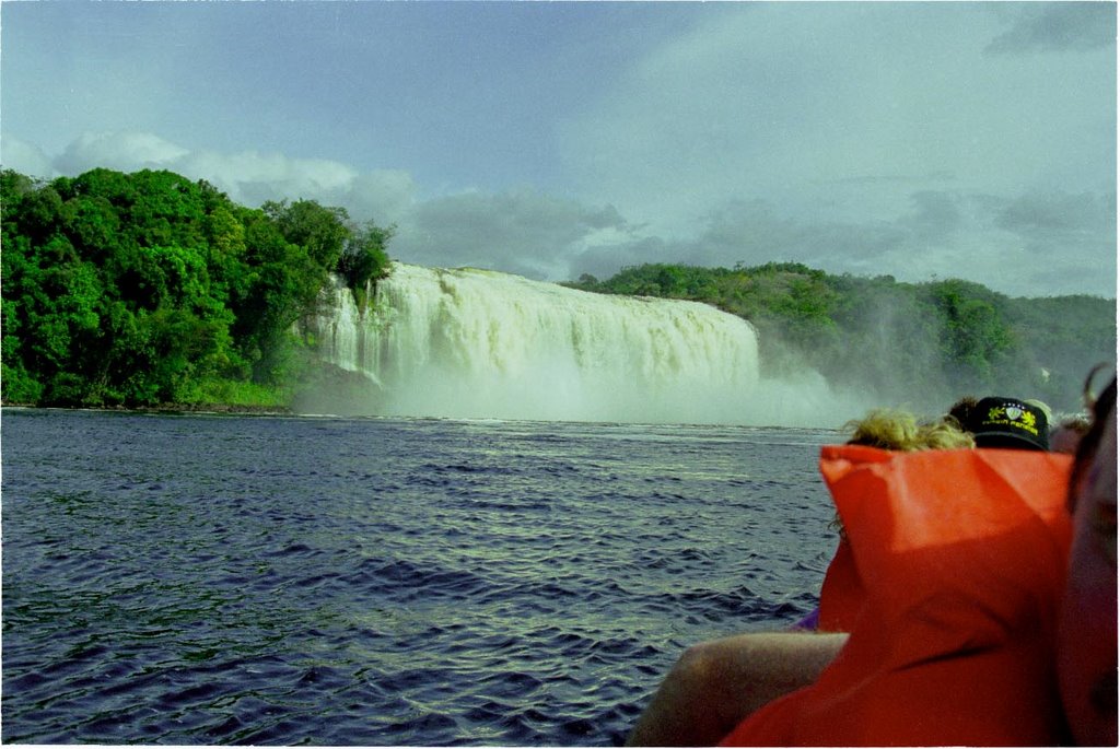 Wasserfall in Cainama Venezuela by Günter Kaiser