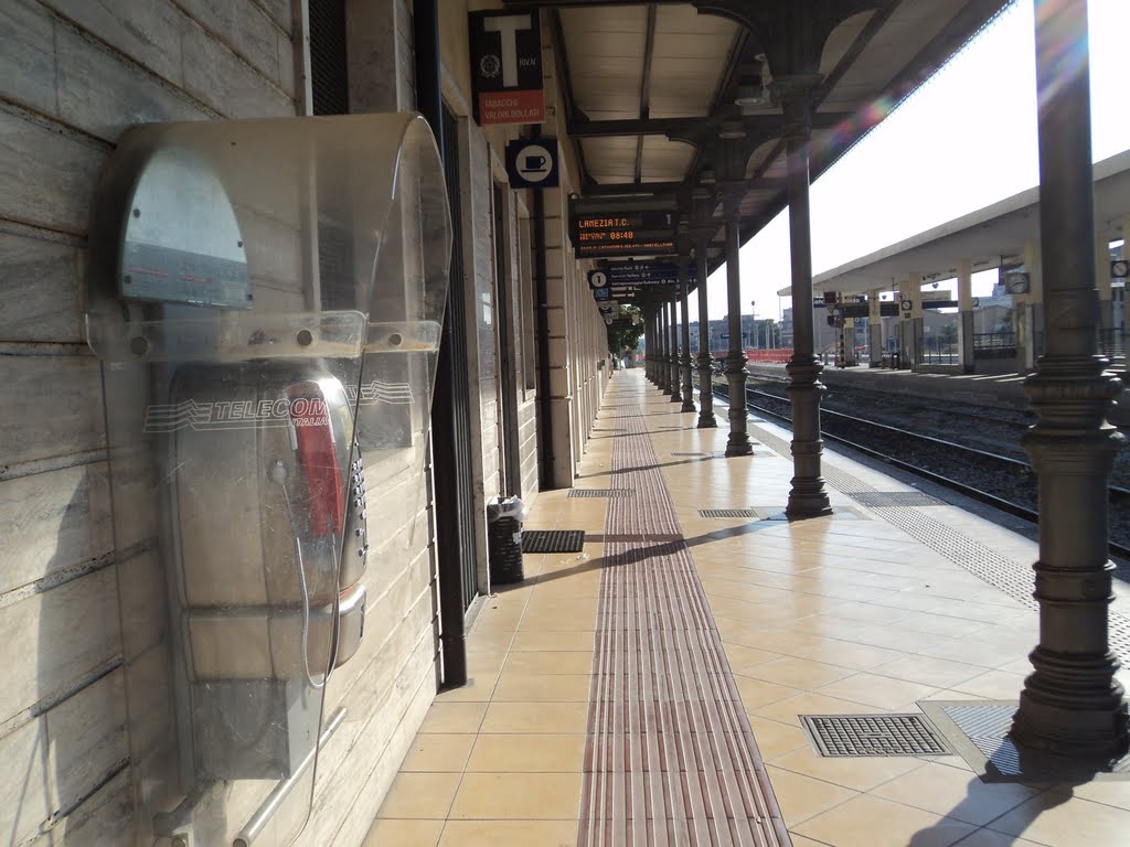 Stazione di Catanzaro Lido by Nicholas Frisardi