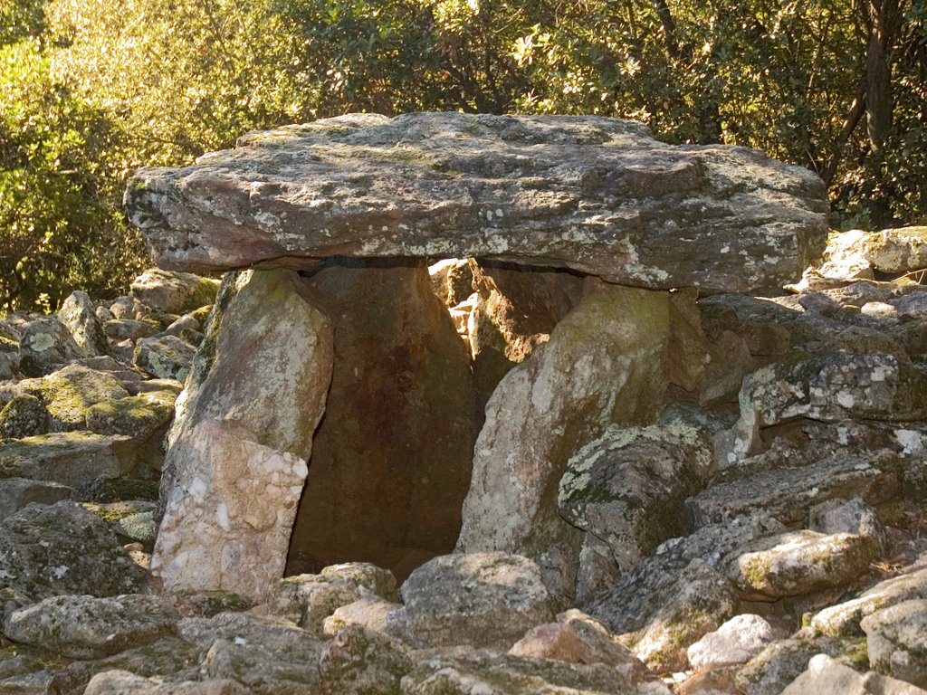 Dolmen by Philippe COSENTINO