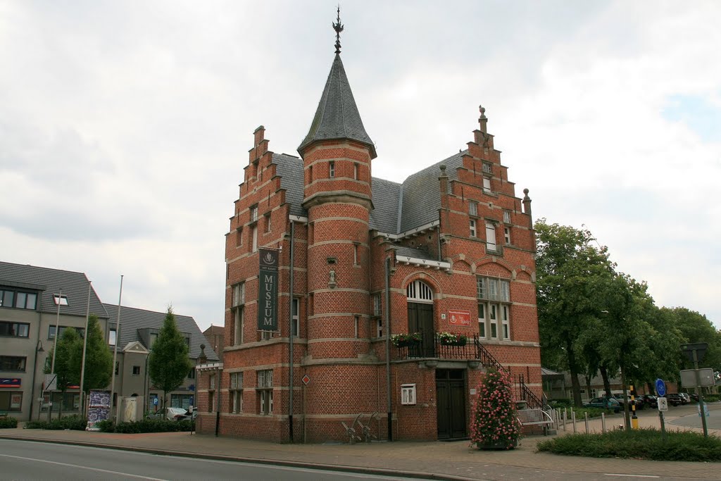 Poppel - Dorp : Voormalig gemeentehuis by Scholte