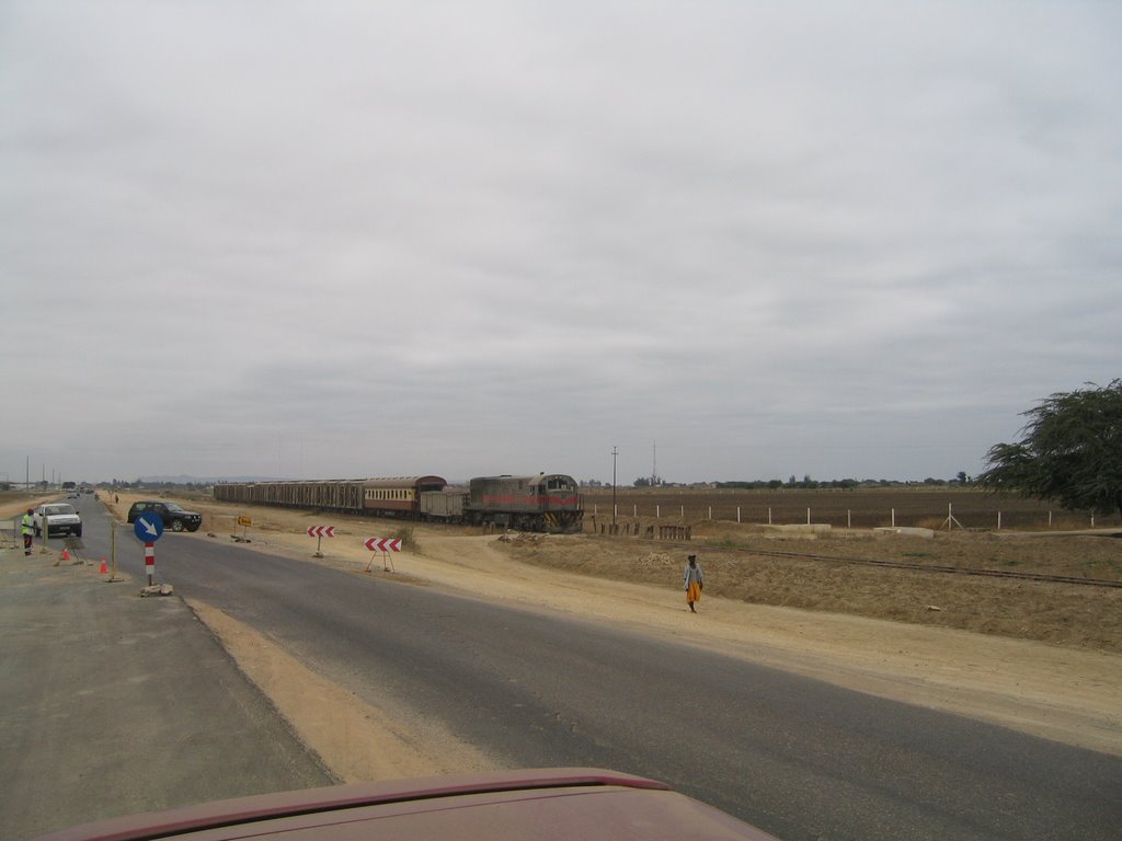 Train of Benguela Railway (Composição ferroviária do Caminho de Ferro de Benguela) by José Pires