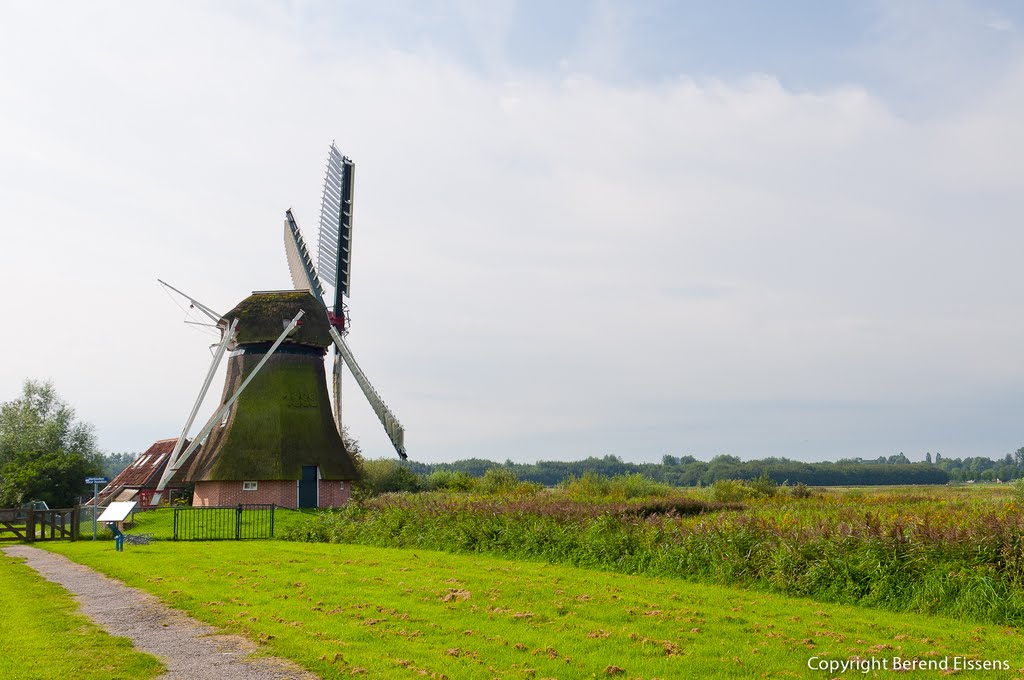 De Noordermolen staat aan de Noorddijkerweg in Noorddijk, gemeente Groningen. Het is een achtkante molen van het type grondzeiler gebouwd als poldermolen met vijzel om de Noorderpolder te bemalen. Het bouwjaar van deze molen is 1888 en hij kwam ter vervanging van de in dat jaar afgebrande molen uit 1864. Het grenen achtkant is omringd door halfsteens veldmuren. Romp en kap zijn rietgedekt. De Noordermolen heeft een vlucht van 17,90 meter en is voorzien van zelfzwichting (kleppen). by Berend-Jan Eissens