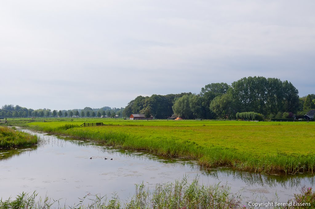 Landschap rond Kardinge. Kardinge is een door Natuurmonumenten beheerd natuur- en recreatiegebied in het noordoosten van de Nederlandse stad Groningen. Het is gelegen tussen de wijken Beijum en Lewenborg en ten oosten daarvan. by Berend-Jan Eissens