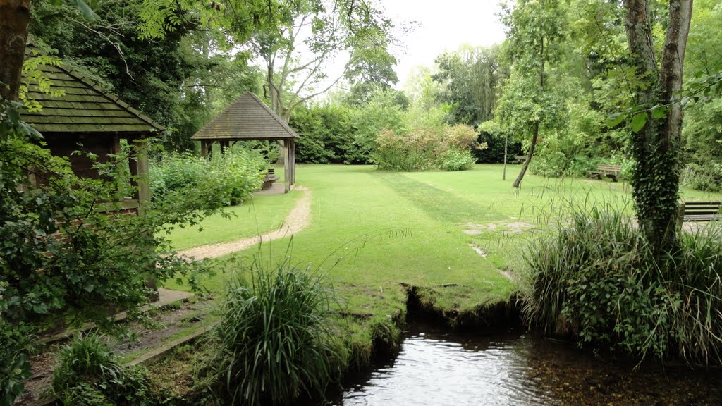 The war memorial gardens - new alresford by CRUMBLING BRITAIN