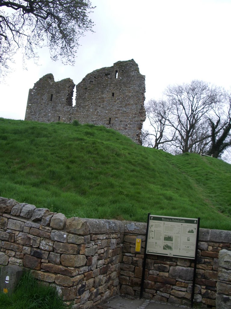 Thirwell Castle - Pennine Way: www.ThePennineWay.org.uk by johndaly