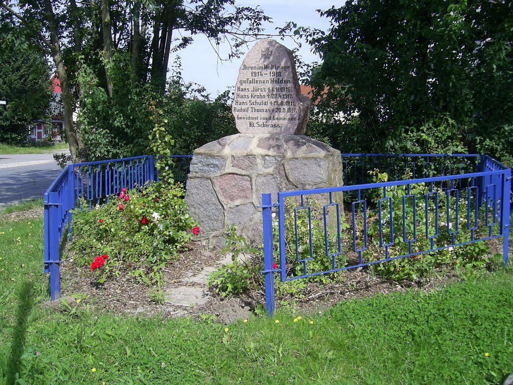 Kriegerdenkmal Klein Schwaß Ihren im Weltkriege 1914 – 1918 gefallenen Helden Gewidmet von der Gemeinde Kl. Schwaß by JohnnyJackJim