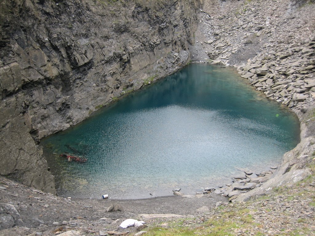 Blue pool horse shoe pass NW by Una Edwards