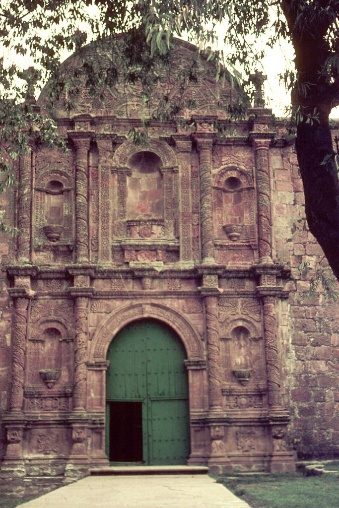 Peru, iglesia de Pomata by laura milani