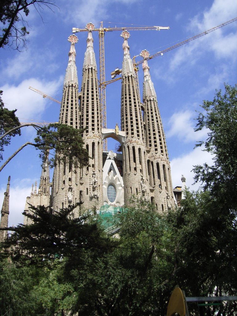 [Sagrata Familia, Barcelona] by hufnala