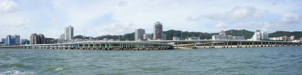 Chenggong Avenue viaduct on the coast by Justin Zhu