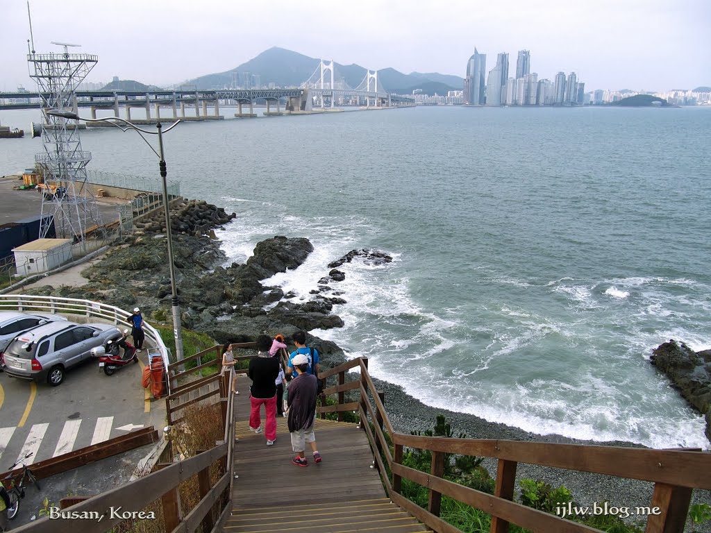 Yigidae seaside park by Lee Iljoo