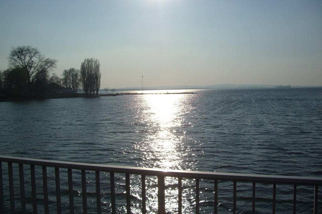 Steinhude-Brücke Badeinsel by Marc Semmler