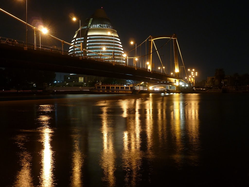 Night view of Libya Hotel, 利比亚饭店夜景 by Shutter