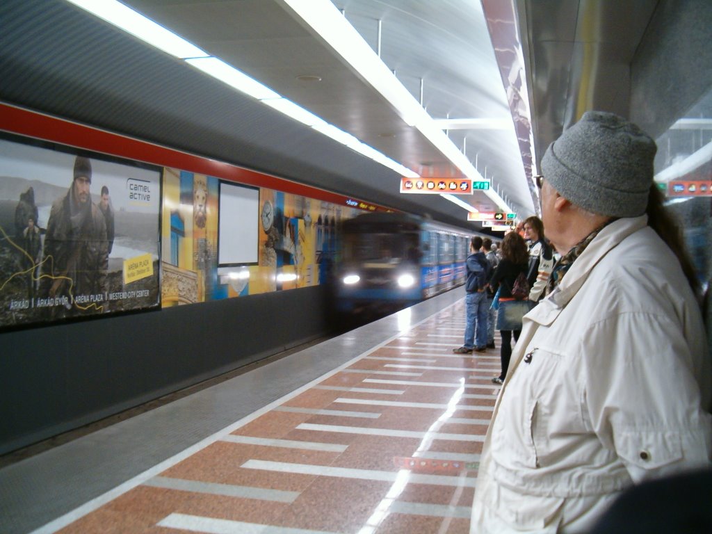 Moszkva tér metróállomás by ucsendre