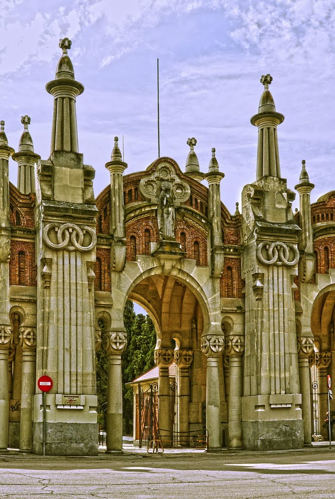 Cementerio de la Almudena. (HDR) by Felipe Salvador Ortiz-Caro