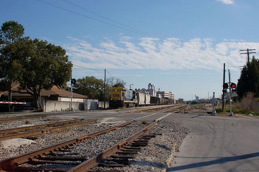 CSX Transportation Local Freight Train, with GE B30-7 No. 5579 providing power, at Orlando, FL by Scotch Canadian