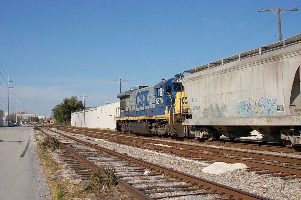 CSX Transportation Local Freight Train, with GE B30-7 No. 5579 providing power, at Orlando, FL by Scotch Canadian